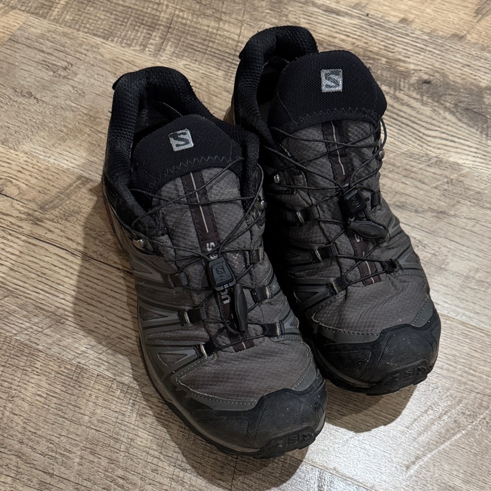 Salomon Men's Gray Athletic Shoes